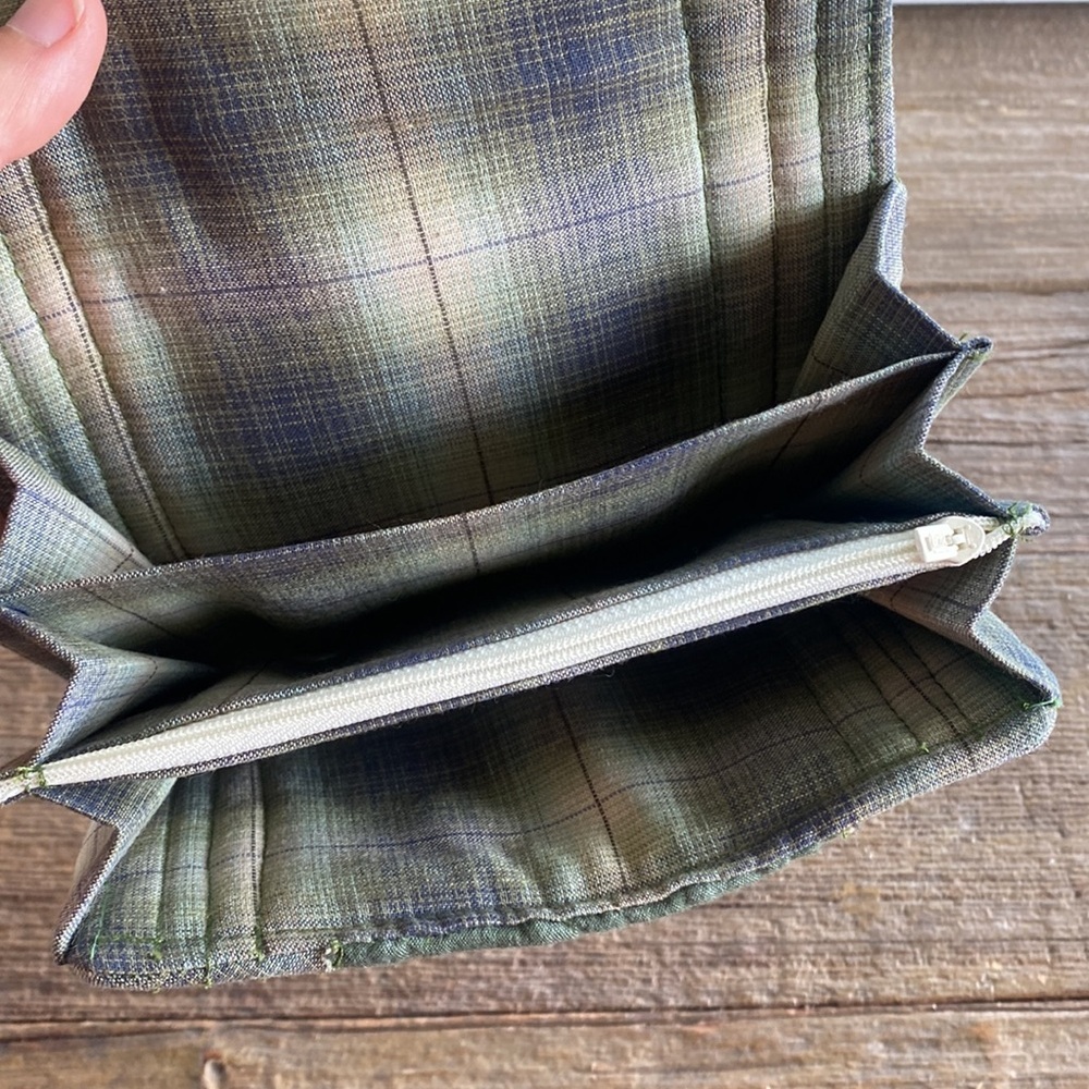 Handmade quilted cottagecore accordion wallet. Soft shabby chic boho cabincore - Picture 8 of 9